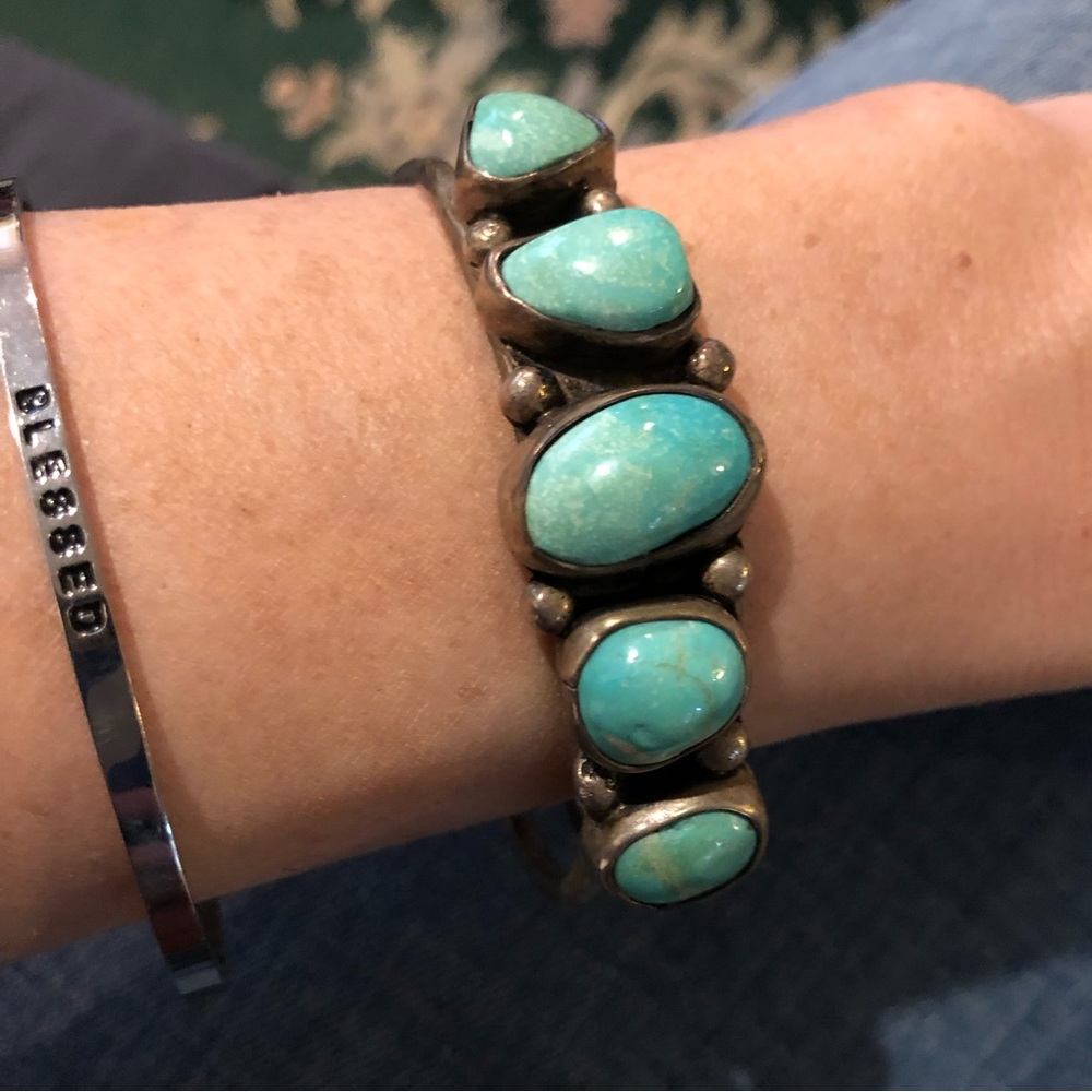 Stunning vintage turquoise and sterling silver cuff